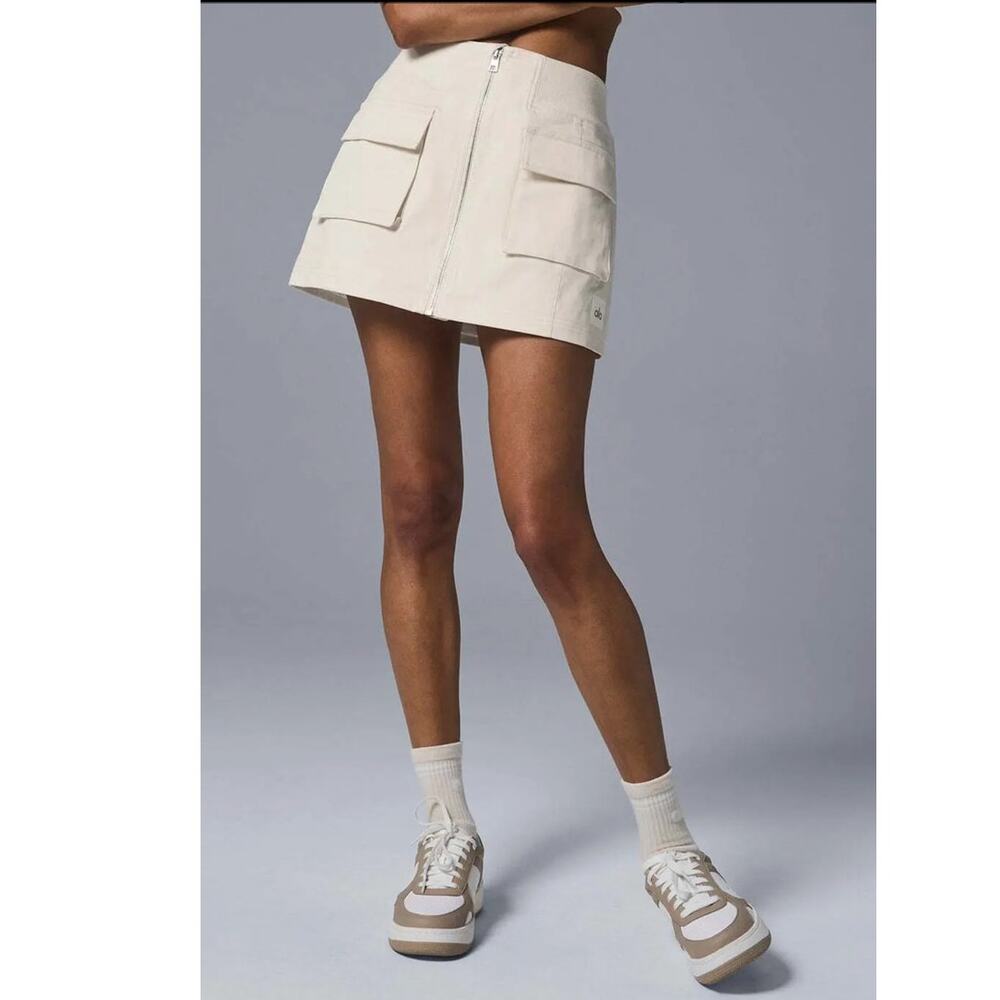 Alo Yoga Night Out Cargo Skirt Zip Front Ivory Size Large EUC W6403R - Picture 2 of 13